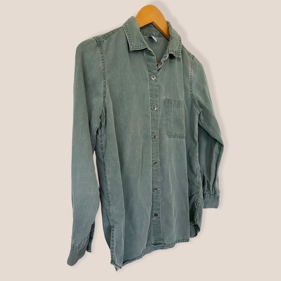 OLD Navy Long Sleeve Button Down Shirt - Picture 2 of 8